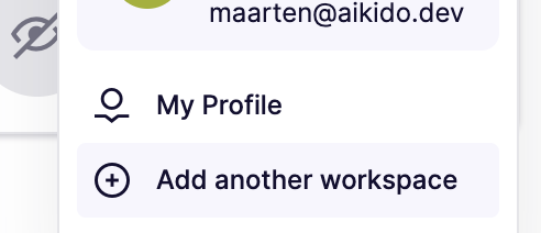 ユーザーアカウントメニュー内のプロフィールとワークスペース管理オプション。