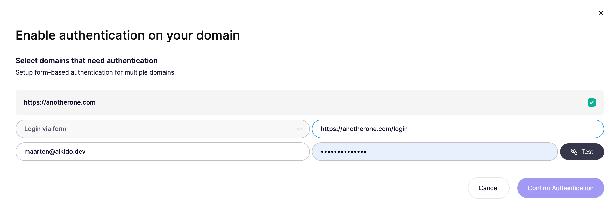 ログイン認証情報と確認オプションを含む、ドメイン向けのフォームベース認証設定。