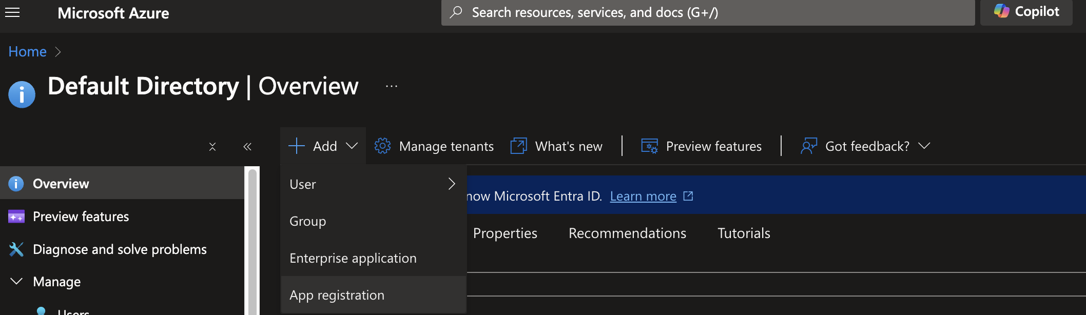 Azure Portal: デフォルトディレクトリの概要画面で新しいアプリ登録を追加している様子。