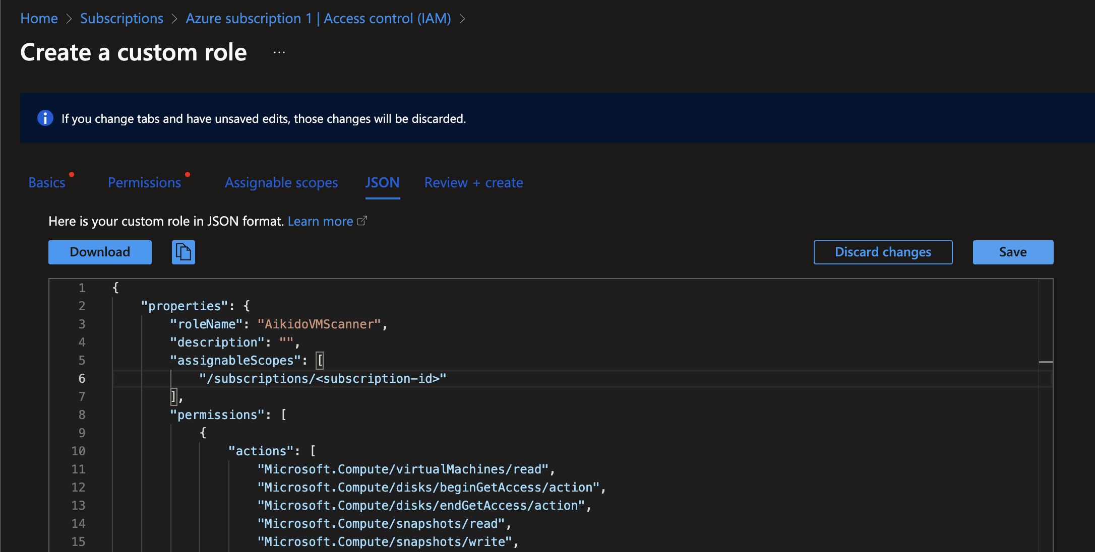 JSON権限テンプレートを使ってカスタムAzure IAMロールを作成している様子。